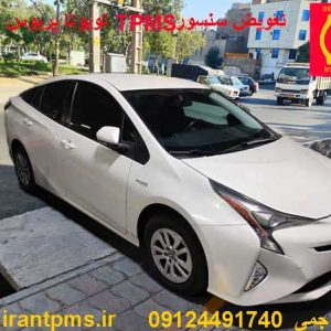 تویوتا پریوس در حال تعویض سنسور باد لاستیک / TPMS