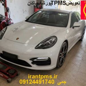 پورشه پانامرا در حال تعویض سنسور TPMS