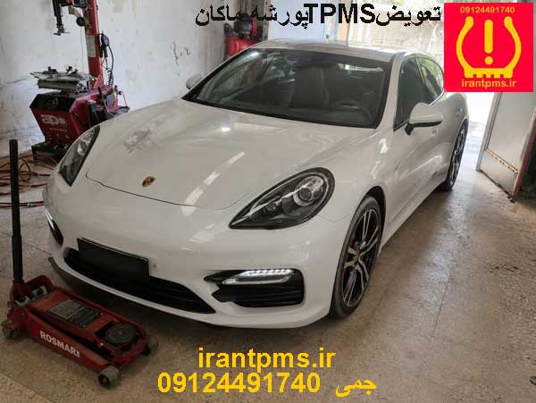 پورشه پانامرا در حال تعویض سنسور TPMS