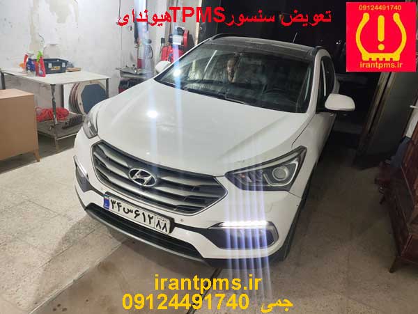 هیوندای سانتافه در حال تعویض سنسورTPMS